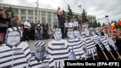 La un amplu protest în fața guvernului împotriva anulării alegerilor anticipate pentru funcția de primar al Chișinăului, câștigate de Andrei Năstase, 1 iulie 2018 