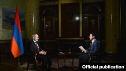 
Премьер-министр Армении Никол Пашинян дает интервью корреспонденту ТАСС