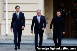 Зліва направо: Джаред Кушнер, Стів Віткофф та Володимир Зеленський. Київ, 6 вересня 2026 року