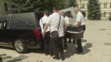 Familia, prietenii și colegii organizează o ceremonie de rămas bun pe 8 august pentru jurnalista ucraineană Victoria Roșcina, care se pare că a fost torturată înainte de a muri în timp ce se afla în captivitate în Rusia.