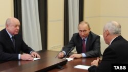 солдон оңго: Михаил Фрадков, Владимир Путин