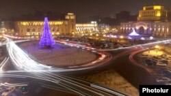 Հանրապետության հրապարակի տոնածառը, 19-ը դեկտեմբերի, 2016թ.