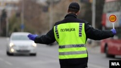 Policia dhe Prokuroria në Maqedoninë e Veriut ende nuk kanë dhënë detaje rreth pistave të hetimit dhe motivet e vrasjes së dyfishtë në një lokal në rrugën që lidh Kalanë me Çarshinë e Vjetër të Shkupit.