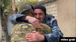 Первая встреча с отцом после освобождения Херсона (фото из личного архива Валида)