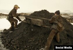 Часть выставки Виктора Марущенко «Донбасс – страна мечты», опубликованные в соцсетях художницей Евгенией Белорусец