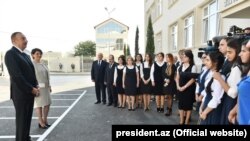 İlham Əliyev Sabunçudakı 311 nömrəli tam orta məktəbin açılışında, 15.09.2016