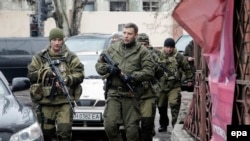 Ukraine -- Self-proclaimed Donetsk People's Republic leader Aleksandr Zakharchenko (C) walks in downtown Donetsk, January 22, 2015