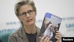 Russia -- Carroll Bogert, Deputy General Director of Human Rights Watch, holds a copy of her organisation's annual report during a news conference in Moscow, 23Jan2012