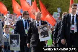 Президент Росії Володимир Путін під час акції «Безсмертний полк». Москва, 9 травня 2015 року
