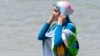 Во Франции женщинам запретили приходить на пляжи в мусульманских купальниках