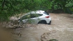 Автомобіль, віднесений потоком води в селі Перевальне Сімферопольського району