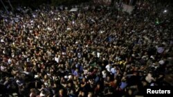 Отатурк аэропортида Эрдўғонни ўнг минглаб инсонлар қарши олди