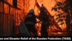 Desetine vatrogasaca navodno su angažovane u gašenju požara koji se proširio na oko 2.000 kvadratnih metara u ruskom Krasnodarskom kraju. (arhivska fotografija)