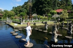 Svetlana, în perioada când a locuit și muncit în Indonezia.
