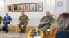 Ushtruesja e detyrës së presidentit të Kosovës, Albulena Haxhiu, në takim me admiralin George Wikoff, komandant i Komandës Aleate të Forcave të Përbashkëta të NATO-s në Napoli, në Prishtinë, 28 korrik 2026.