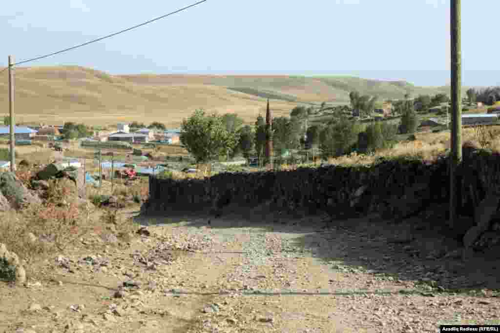 Mütəxəssilərin fikrincə bu layihə dəmir yolunun keçdiyi ərazilərdə öz müsbət izini buraxacaq, yeni iş yerləri açılacaq, turizm inkişaf edəcək.