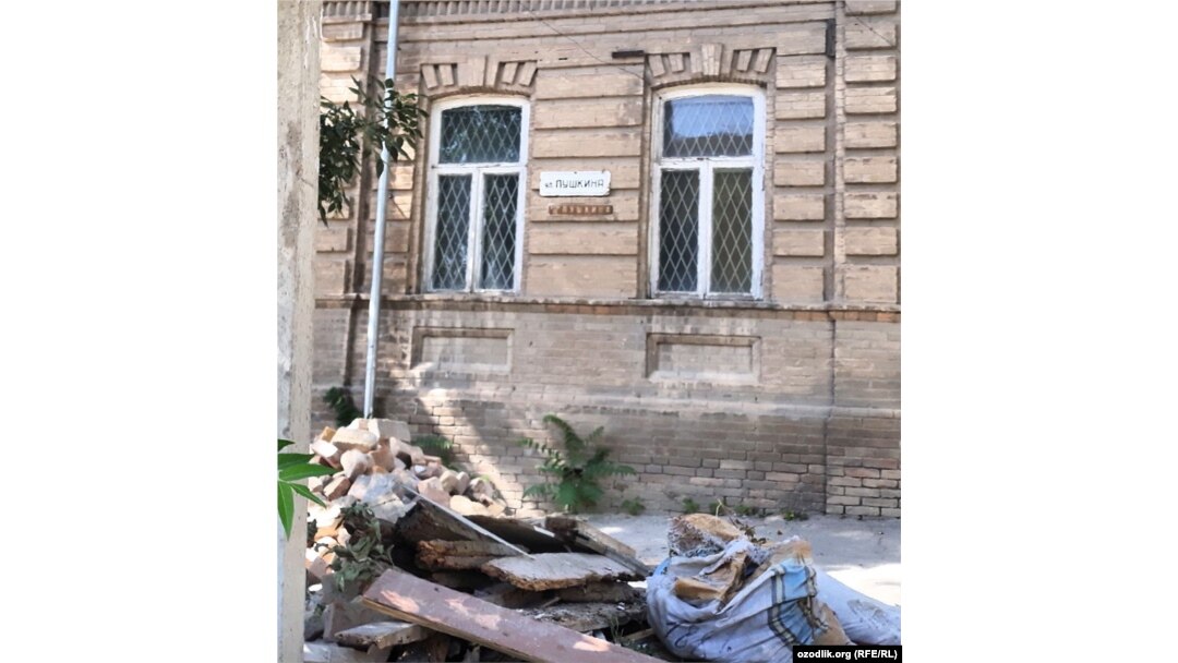 Самарқанднинг эски шаҳар қисмида бузилаëтган уйлар