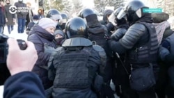 Жестокие задержания на массовых акциях за Навального (видео)