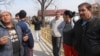Ромите од Средорек на мост чекаат каква било работа 