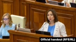 Deputata PAS, Marina Morozova, vorbind de la tribuna Parlamentului (arhivă) 