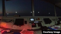 Мало кто из авиапассажиров помнит, что не только экипаж в воздухе, но и авиадиспетчеры на земле заботятся о безопасности полета и приземлении лайнера