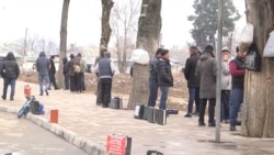 Подёнщикам в Душанбе некуда идти: милиция разгоняет стихийные «биржи труда»