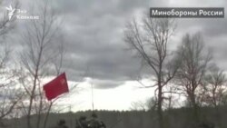 Советский флаг на российской военной технике