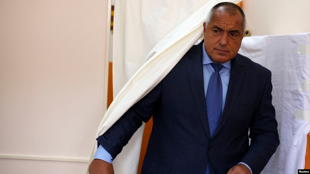Лидер партии ГЕРБ, бывший и, видимо, будущий премьер Болгарии Бойко Борисов на избирательном участке 