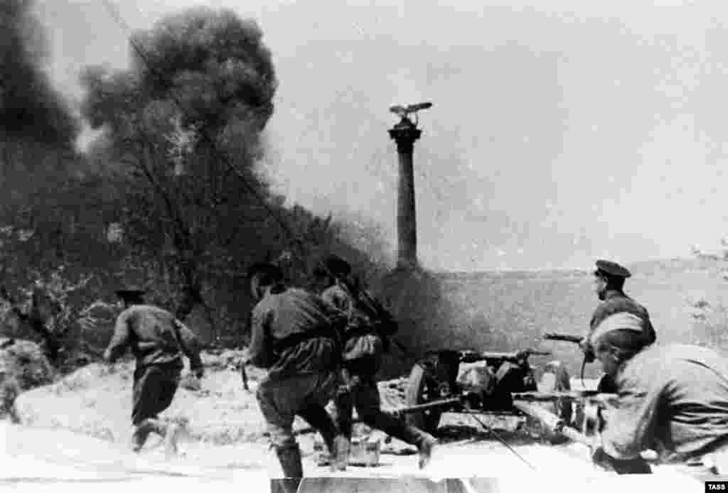 The Germans did not have the time or the resources to rebuild the defenses of Sevastopol. However, the fighting among the ruins was brutal. Hitler&#39;s generals advised him to evacuate the city to avoid &quot;another Stalingrad,&quot; but he insisted that it be held at all costs. (Street fighting in Sevastopol in the spring of 1944)