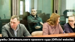 Фото из зала суда. Николай Борисенко - на заднем плане