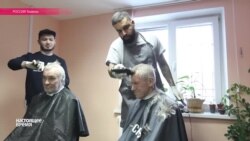 Австралийский парикмахер в России стрижет бездомных (видео)