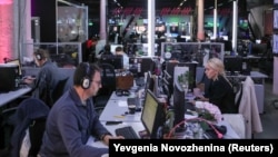 The Dozhd office in Moscow was shut down in March for its coverage of the Ukraine war. In July, the television channel was relaunched from studios in Riga. On December 8, Latvia revoked its license, citing a threat to national security.