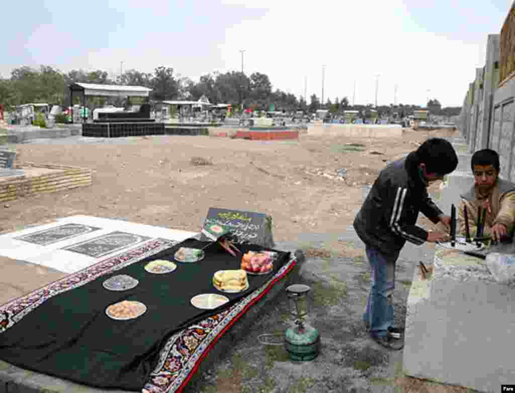 Residents of Bam visiting the graves of victims of the December 26, 2003, earthquake (Fars) - The southern Iranian city of Bam is marking the third anniversary of a devastating earthquake that left more than 26,000 people dead and destroyed one of the country's great historical sites.