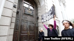 Сын Ильи Фарбера Петр поводит акцию у Верховного суда России. Сентябрь 2013 года