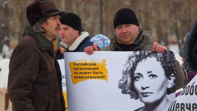 #FREENASTYA, портреты Ленина и черные сердца