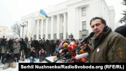 Міхеїл Саакашвілі біля Верховної Ради України, Київ, 6 грудня 2017 року