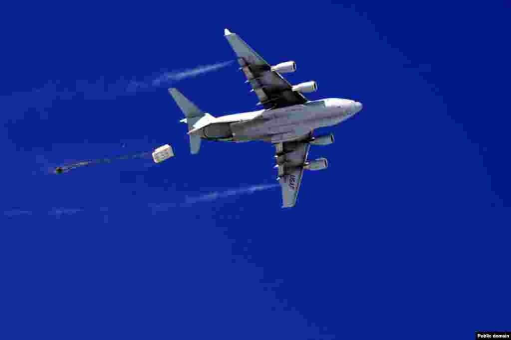 USA -- C-17 makes its first South Pole airdrop, undated