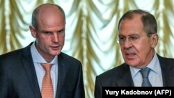 Шефот на холандската дипломатија Стеф Блок со неговиот руски колега Сергеј Лавров - 13 април 2018 година