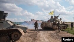 Suriyada kürd döyüşçülər.