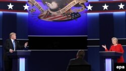 Дональд Трамп і Гілларі Клінтон на дебатах в університеті Хофстра, 26 вересня 2016 року