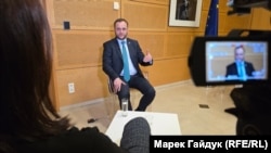 Віцепрем’єр-міністр з відновлення – міністр розвитку громад та територій України Олексій Кулеба під час інтерв'ю Радіо Свобода в Брюсселі, Бельгія, 23 березня 2026 року