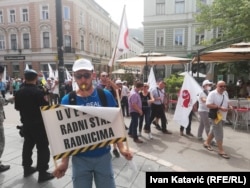 Takođe, sindikat traži potpisivanje kolektivnih ugovora, uvezivanje radnog staža radnicima i provedba Zakona o zaštiti na radu (Sarajevo 24. jun)