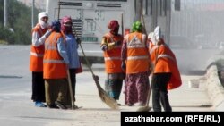 Türkmenistanda jemagat hojalygy edaralarynyň işgärleri. Arhiwden alnan surat