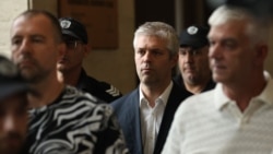 Кметът на Варна Благомир Коцев (в средата) в съдебната палата в София, 17 юли 2025 г.