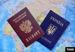 Российский и украинский паспорт