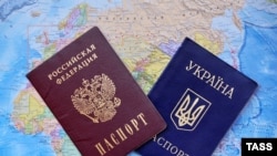 Український і російський паспорти
