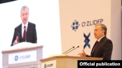 Шавкат Мирзиёев на съезде Либерально-демократической партии Узбекистана, выдвинувшей его кандидатом в президенты