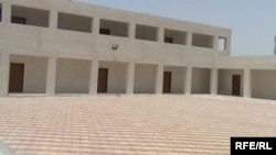 احدى المدارس الجديدة في العمارة(الارشيف) 