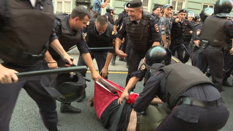 В городах России задерживают участников протестов против пенсионной реформы
