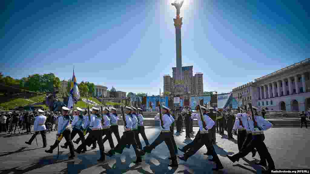 Урочисте підняття прапора Військово-морських сил України було також на Майдані незалежності